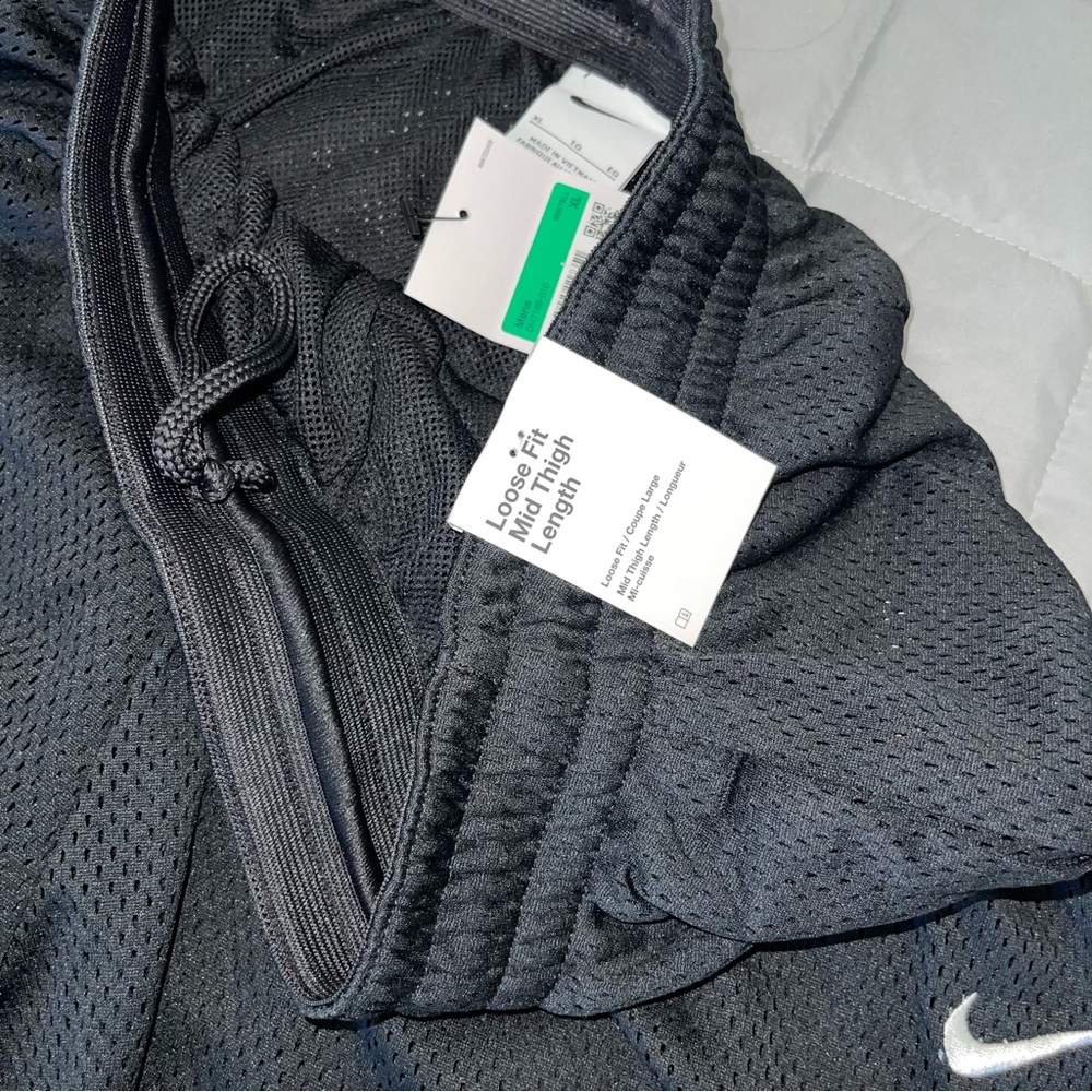 Men’s Nike Basketball Mesh Shorts With Pockets - Picture 4 of 9